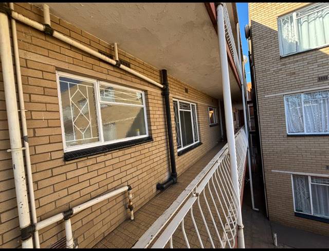 2 BEDROOM FLAT FOR SALE IN VEREENIGING CENTRAL